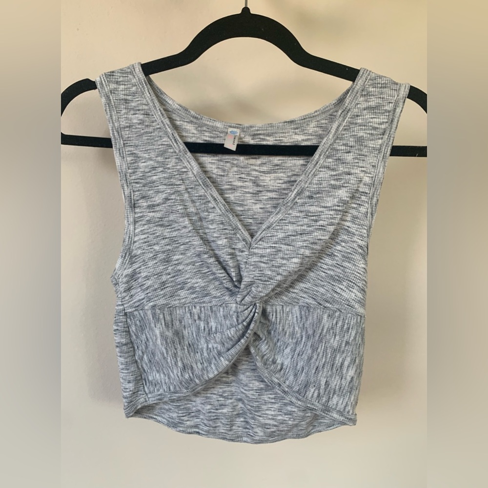 FREE PEOPLE MOVEMENT GREY TWIST CROP TANK IN SIZE SMALL